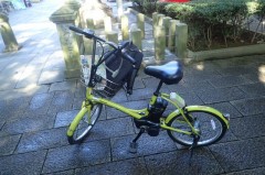 水前寺観光センターで自転車をレンタル。 1日500円(電動) 9時～18時まで 