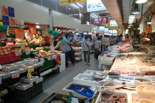 弘前食料品市場(虹のマート)