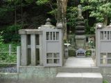 源頼朝の墓(白旗神社)